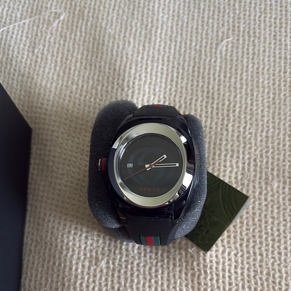 Gucci Smartwatch Black and Green Digital Display